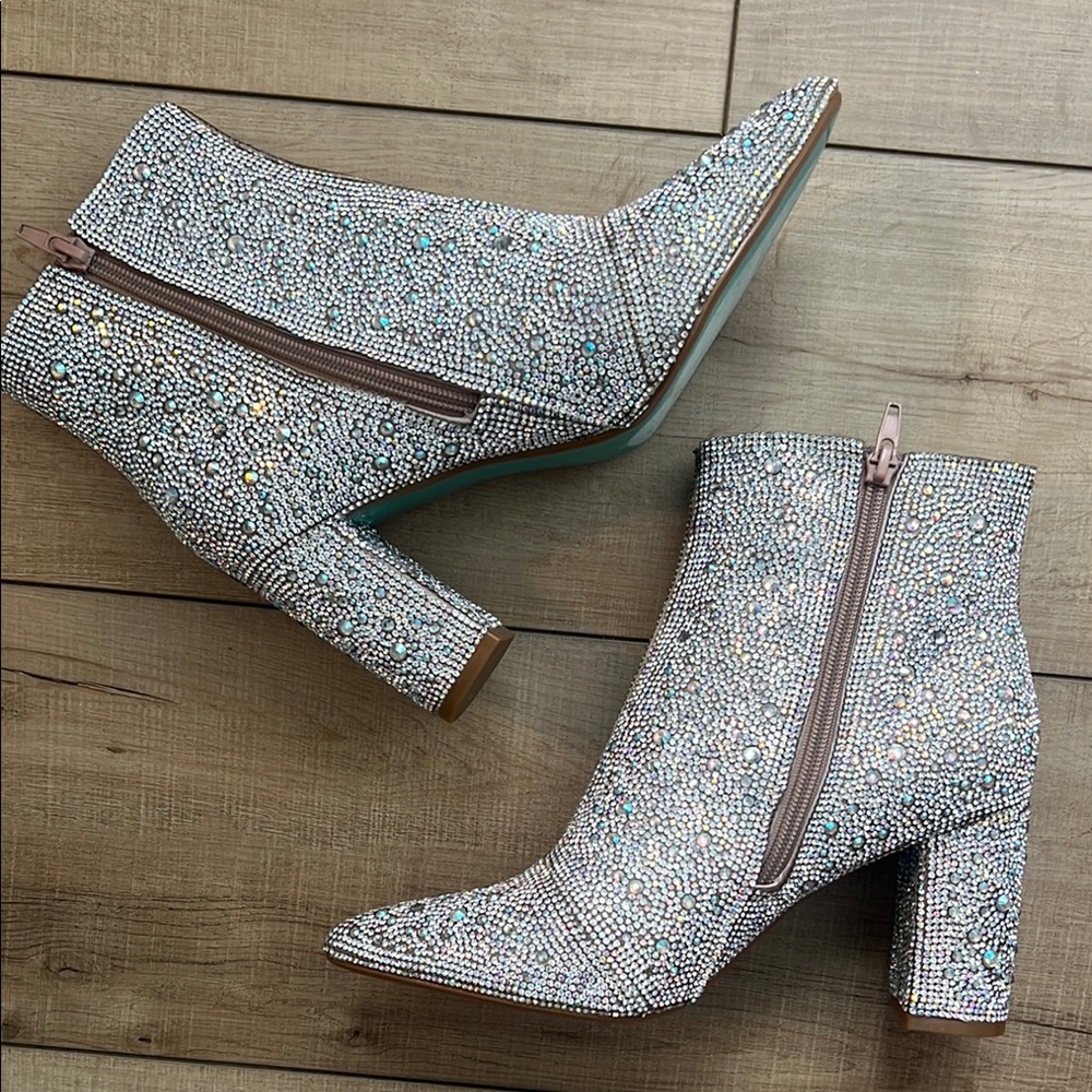 Betsey Johnson Cady Rhinestone Pointed Toe Heeled Ankle Booties Boots 7 WIDE NIB